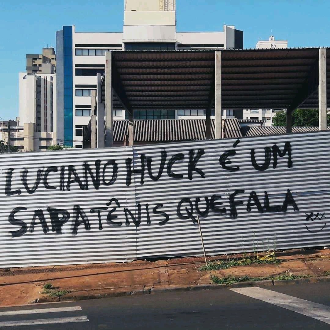 Luciano Huck É Um Sapatênis Que Fala